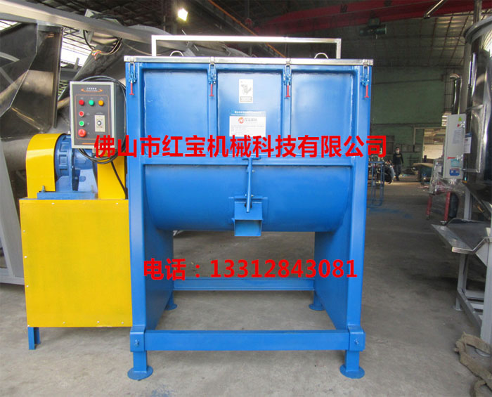清遠(yuǎn)一家臺(tái)資企業(yè)使用1.5T臥式攪拌機(jī)，專(zhuān)門(mén)用于拌色料